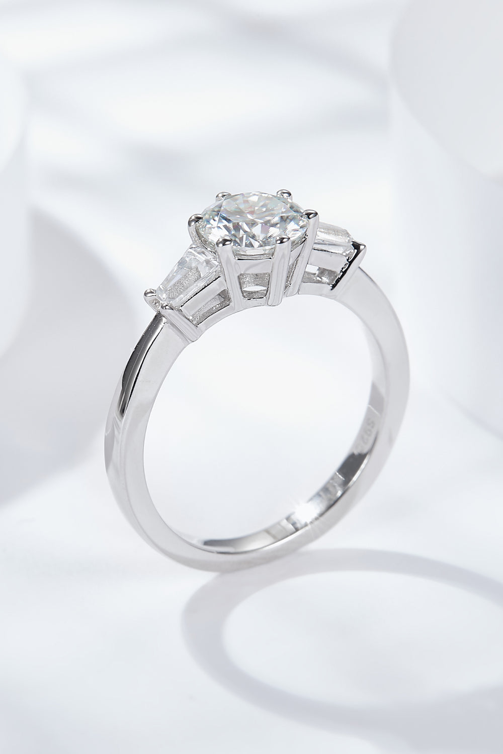 Loyal Love 1 Carat Round Brilliant Cut Moissanite Ring (Platinum Over Pure Sterling Silver)
