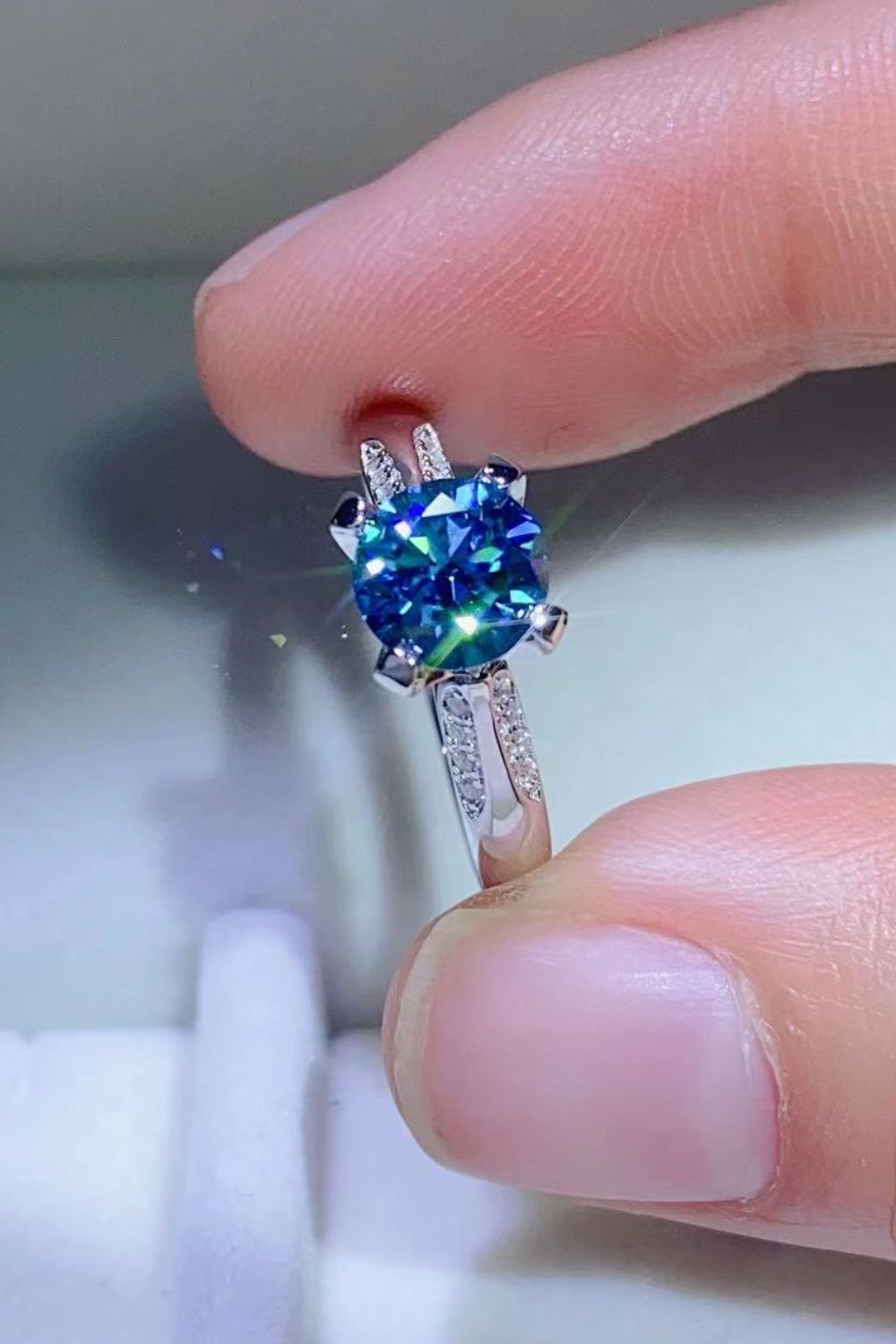 1 Carat Blue Round Brilliant Cut Moissanite 4-Prong Ring - Sparkala