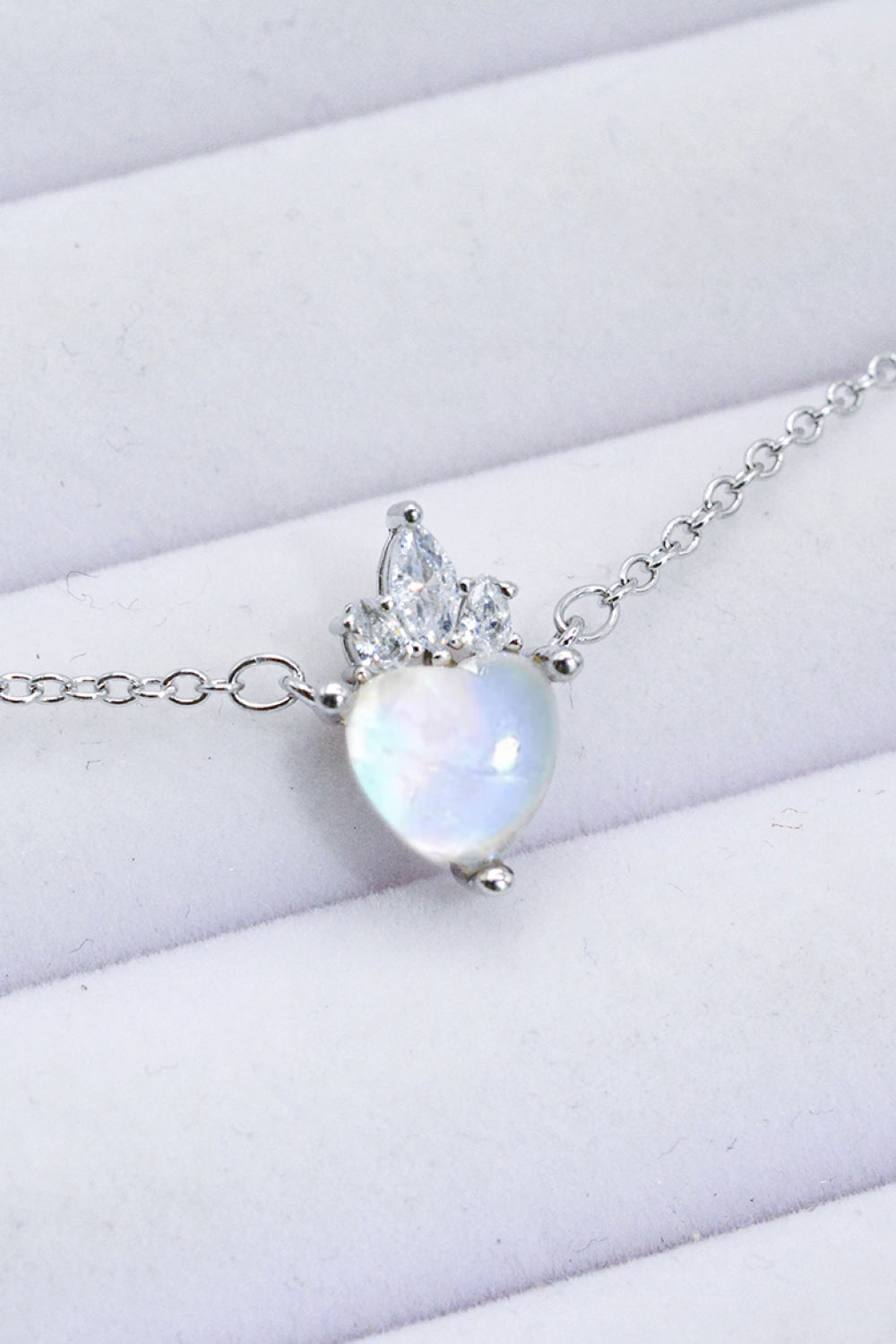 925 Sterling Silver Moonstone Heart Pendant Necklace (Platinum-Plated Fine Silver)