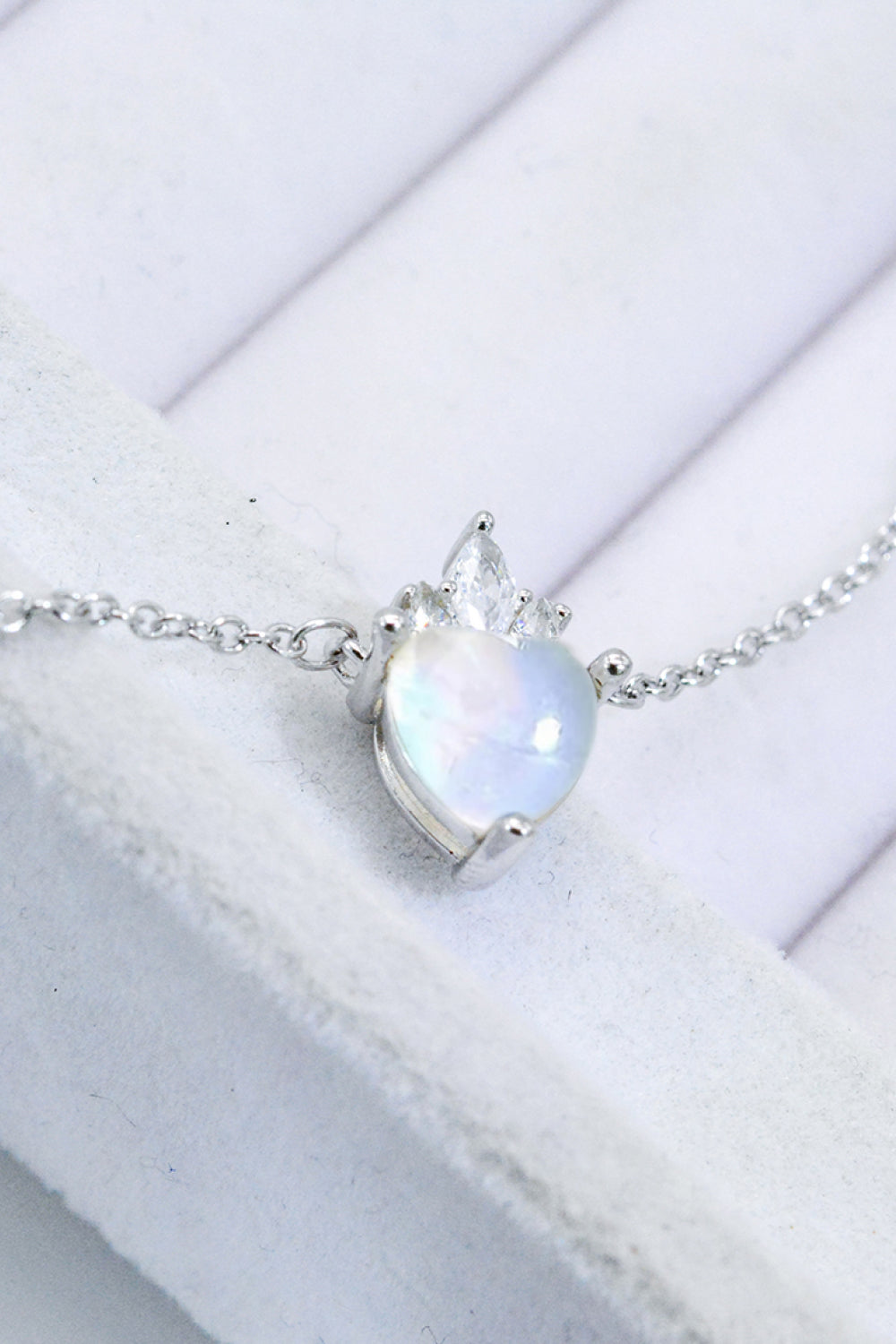 925 Sterling Silver Moonstone Heart Pendant Necklace (Platinum-Plated Fine Silver)