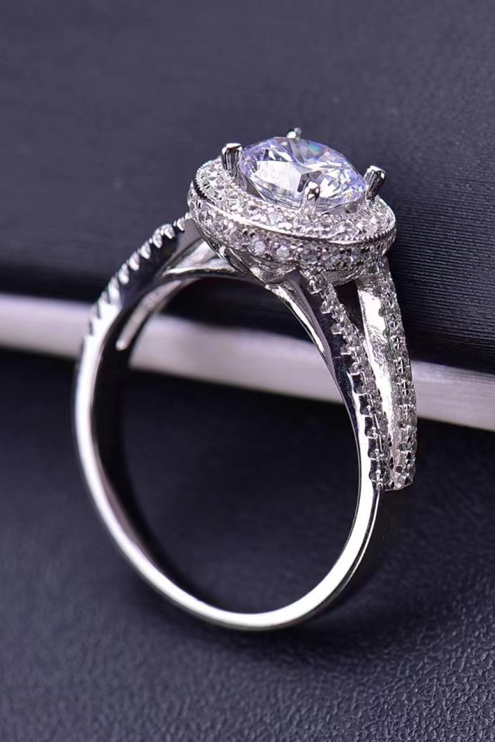 Shiny and Chic Round 1 Carat Moissanite Split Shank Halo Ring (Platinum Over Pure Sterling Silver)