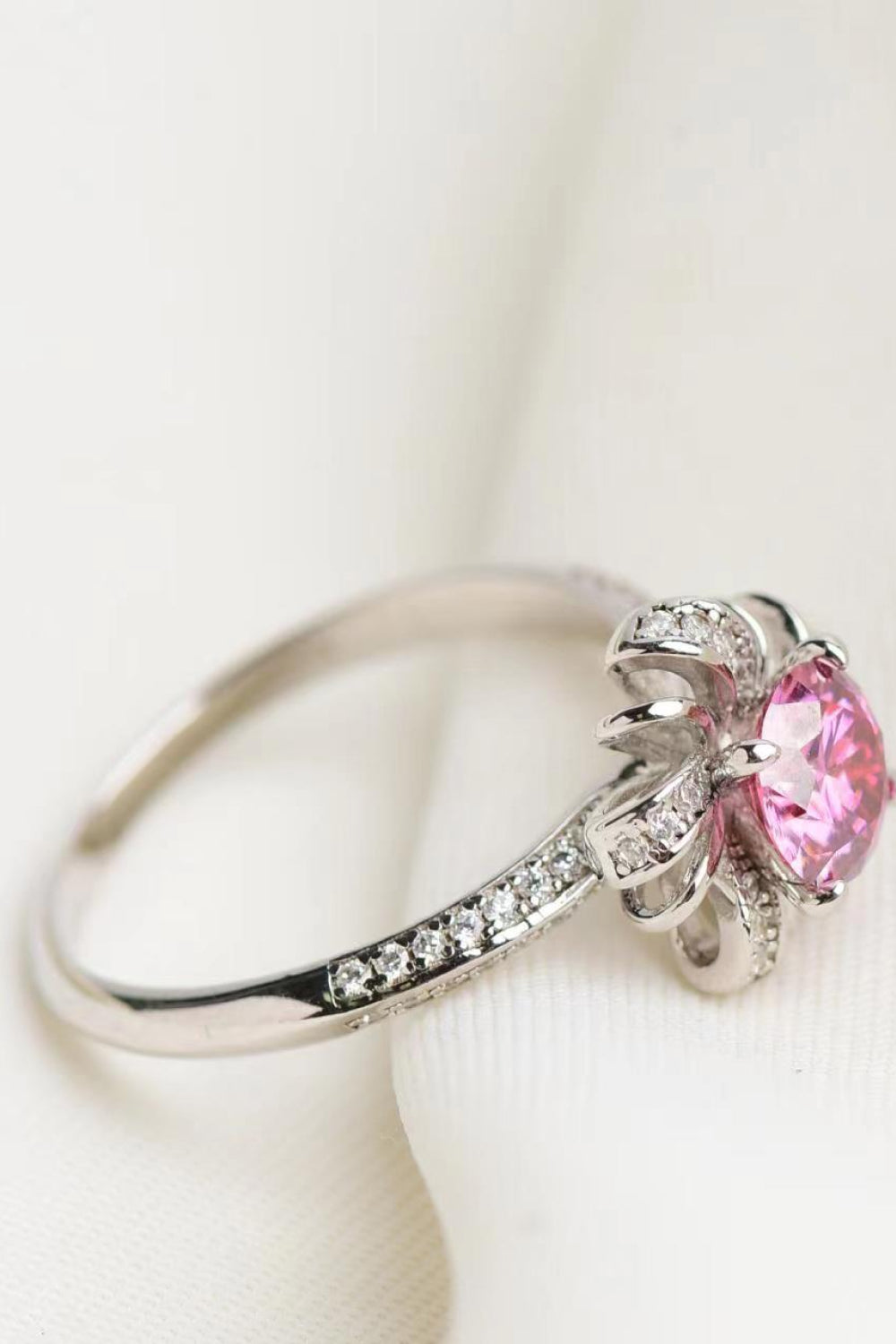 1 Carat Pink Round Brilliant Cut Moissanite Flower-Shaped Ring - Sparkala
