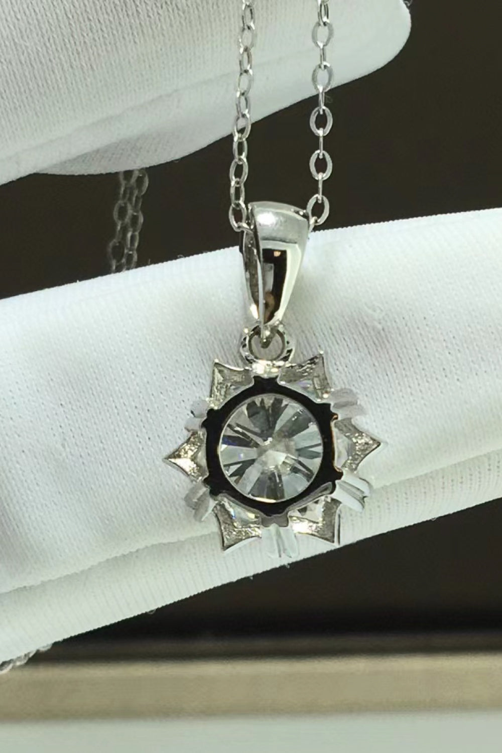 Looking At You 2 Carat Sparkala™ Moissanite Pendant Necklace (Platinum-Plated Fine Silver)